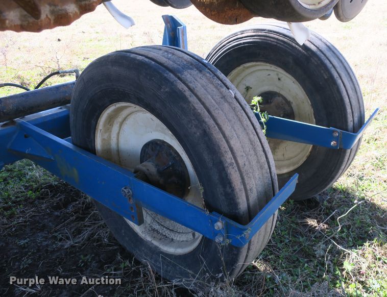 image for item DB10141 Kinze 2600 no-till split row planter