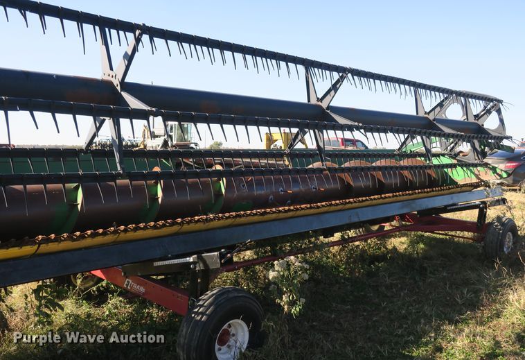 image for item DB10143 1992 John Deere 925 flex head