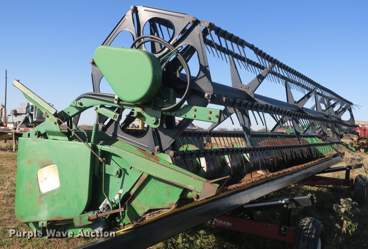 image for item DB10143 1992 John Deere 925 flex head