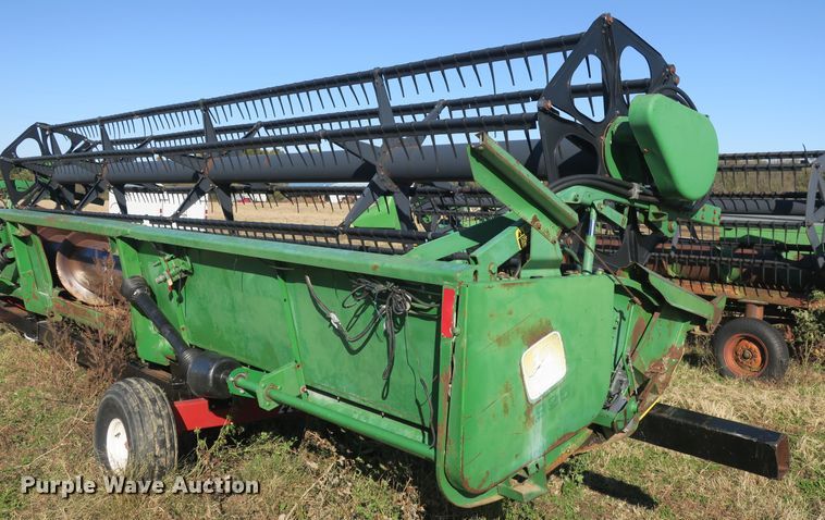 image for item DB10143 1992 John Deere 925 flex head