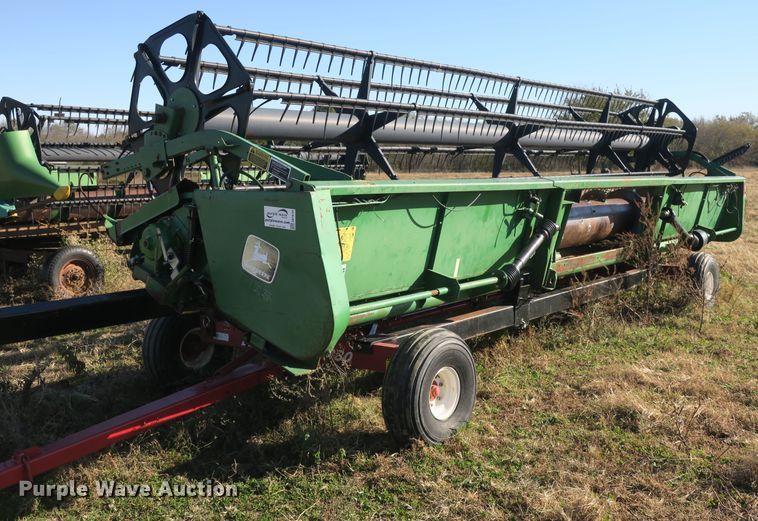 image for item DB10143 1992 John Deere 925 flex head