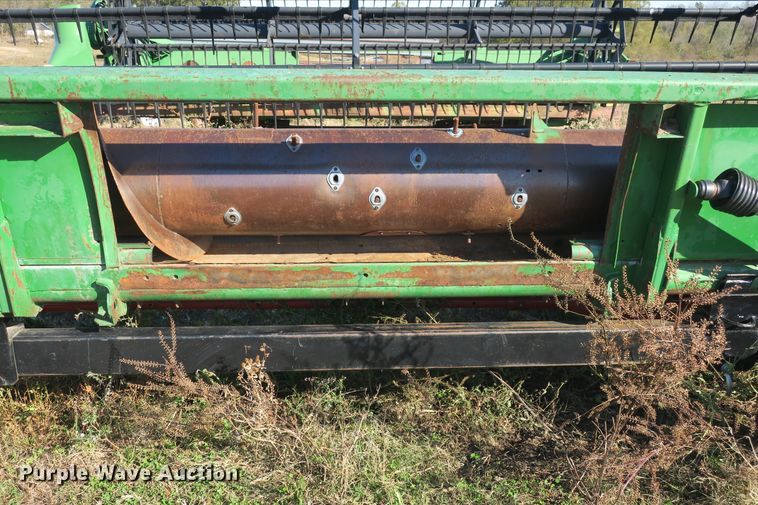 image for item DB10143 1992 John Deere 925 flex head