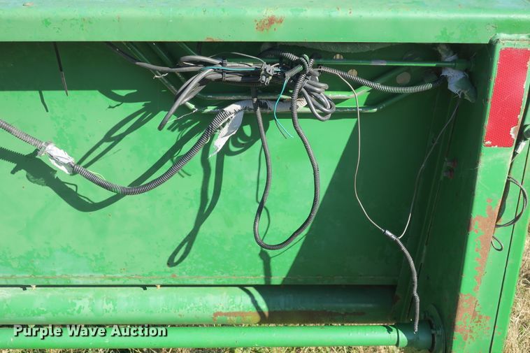 image for item DB10143 1992 John Deere 925 flex head