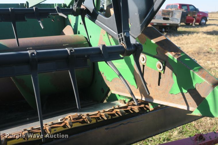 image for item DB10143 1992 John Deere 925 flex head