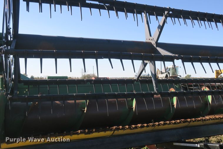 image for item DB10143 1992 John Deere 925 flex head