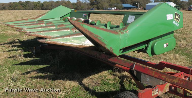 image for item DB10146 John Deere 643 corn head