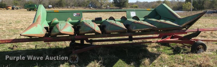 image for item DB10146 John Deere 643 corn head