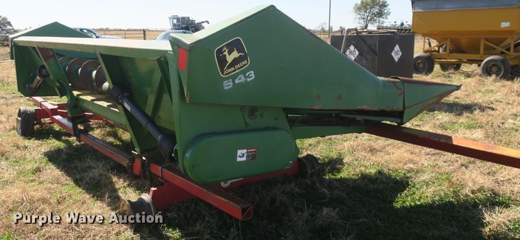 image for item DB10146 John Deere 643 corn head