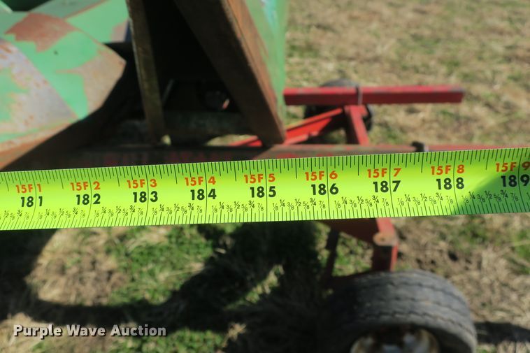 image for item DB10146 John Deere 643 corn head