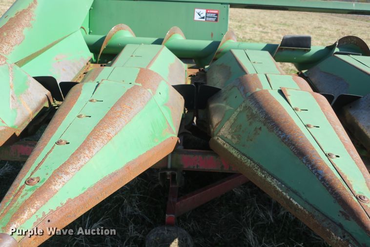 image for item DB10146 John Deere 643 corn head