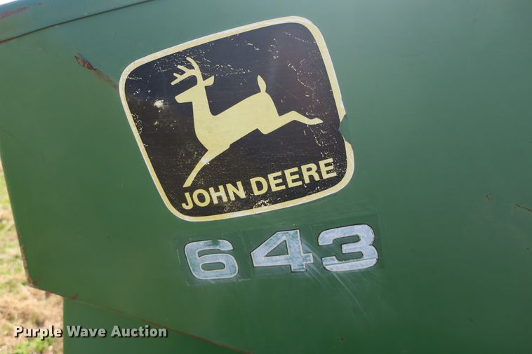 image for item DB10146 John Deere 643 corn head