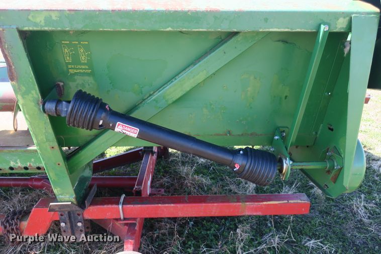 image for item DB10146 John Deere 643 corn head