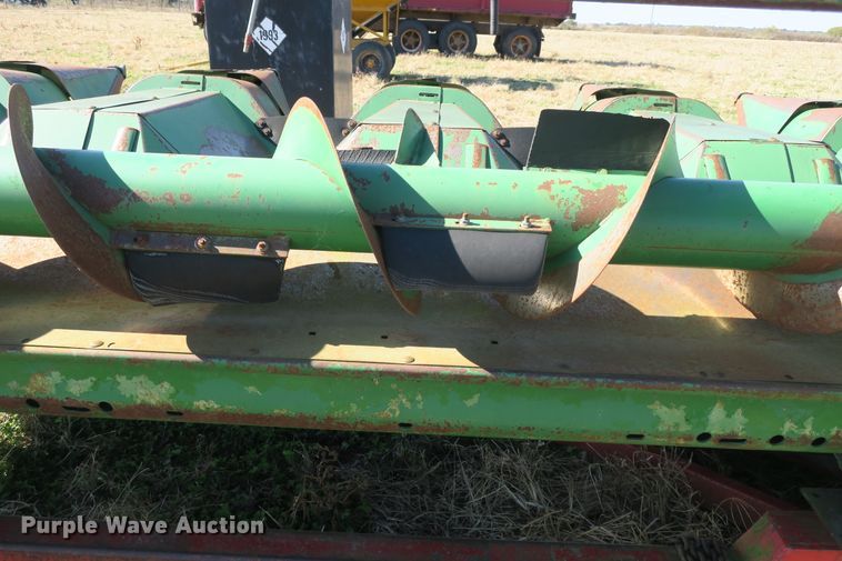 image for item DB10146 John Deere 643 corn head