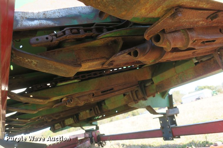 image for item DB10146 John Deere 643 corn head