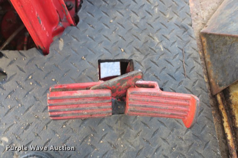 image for item DB10170 International 1466 tractor