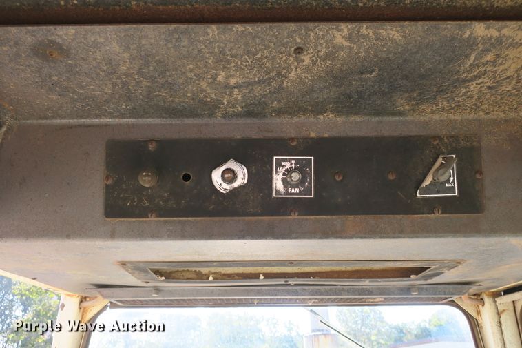 image for item DB10170 International 1466 tractor