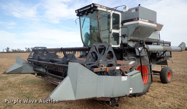 image for item DB7598 Gleaner L2 combine
