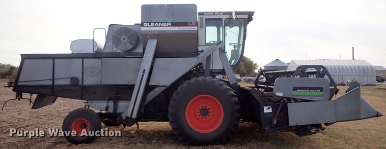 image for item DB7598 Gleaner L2 combine