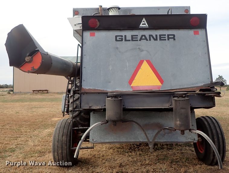 image for item DB7598 Gleaner L2 combine