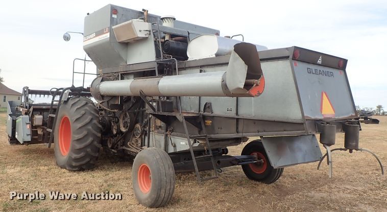 image for item DB7598 Gleaner L2 combine