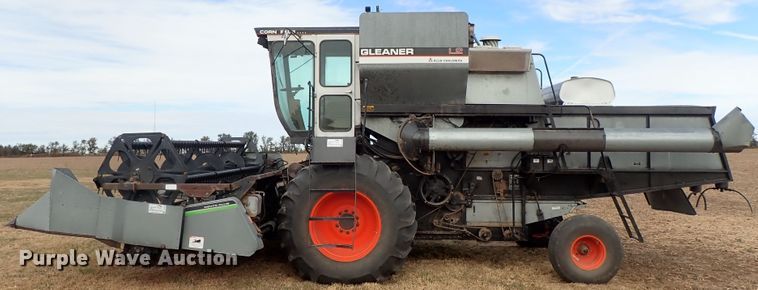 image for item DB7598 Gleaner L2 combine