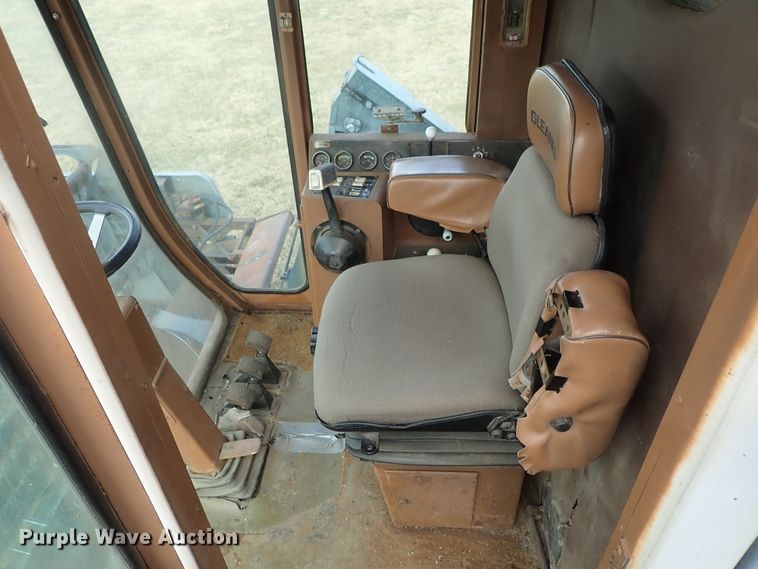 image for item DB7598 Gleaner L2 combine