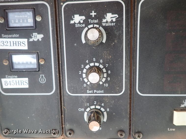 image for item DB7598 Gleaner L2 combine