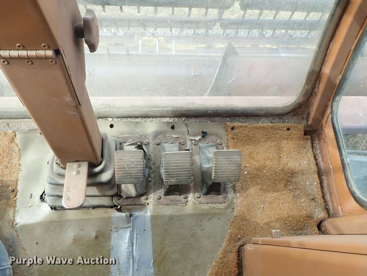 image for item DB7598 Gleaner L2 combine