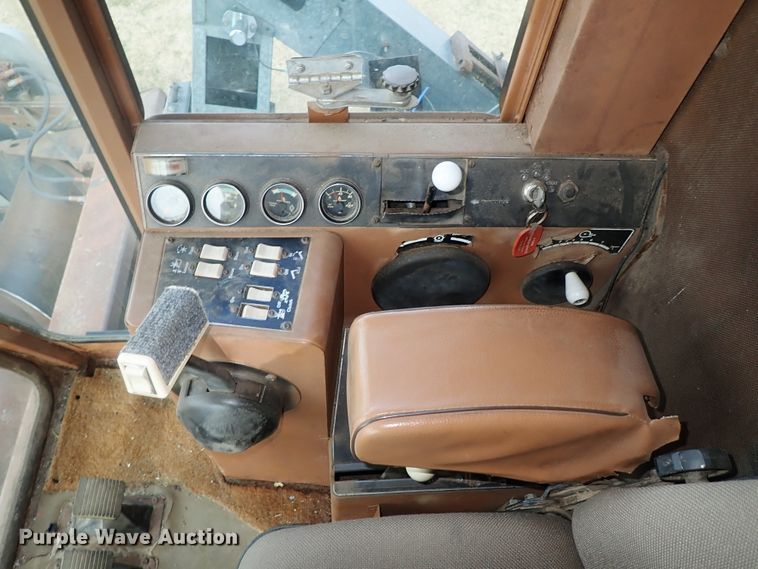 image for item DB7598 Gleaner L2 combine