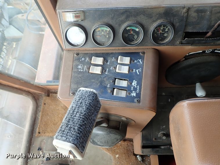 image for item DB7598 Gleaner L2 combine