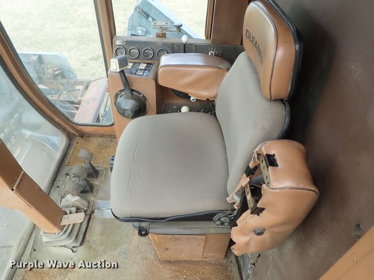 image for item DB7598 Gleaner L2 combine