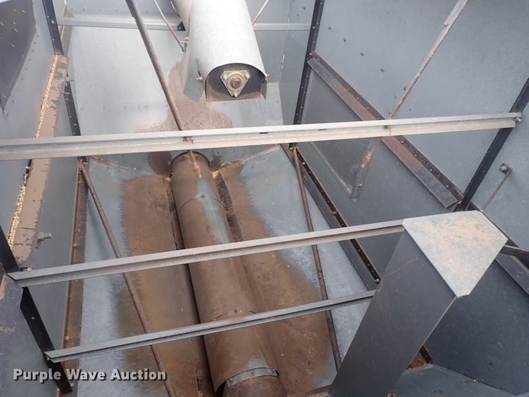 image for item DB7598 Gleaner L2 combine