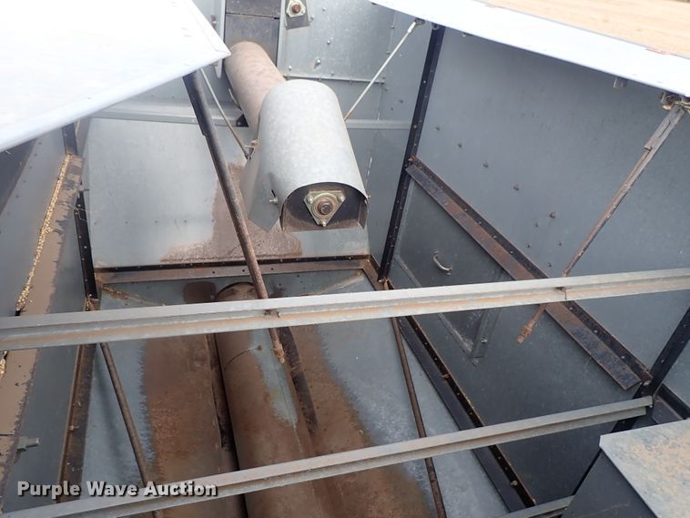 image for item DB7598 Gleaner L2 combine