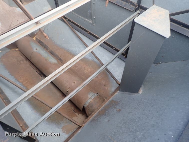 image for item DB7598 Gleaner L2 combine