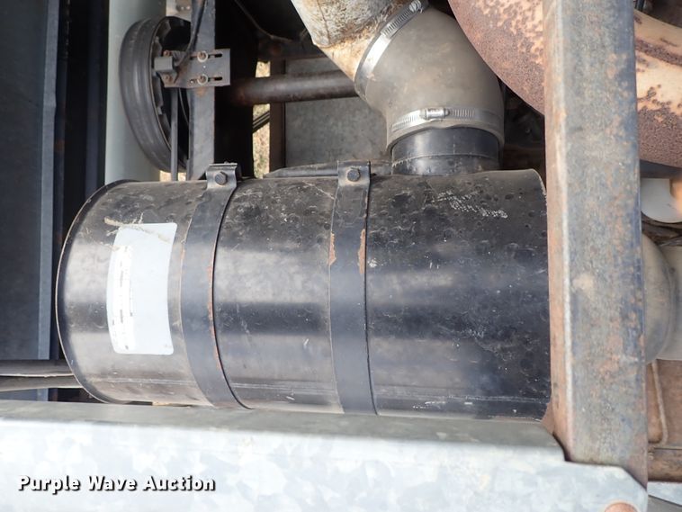 image for item DB7598 Gleaner L2 combine