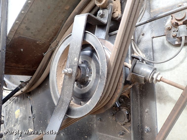 image for item DB7598 Gleaner L2 combine