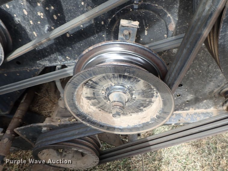 image for item DB7598 Gleaner L2 combine