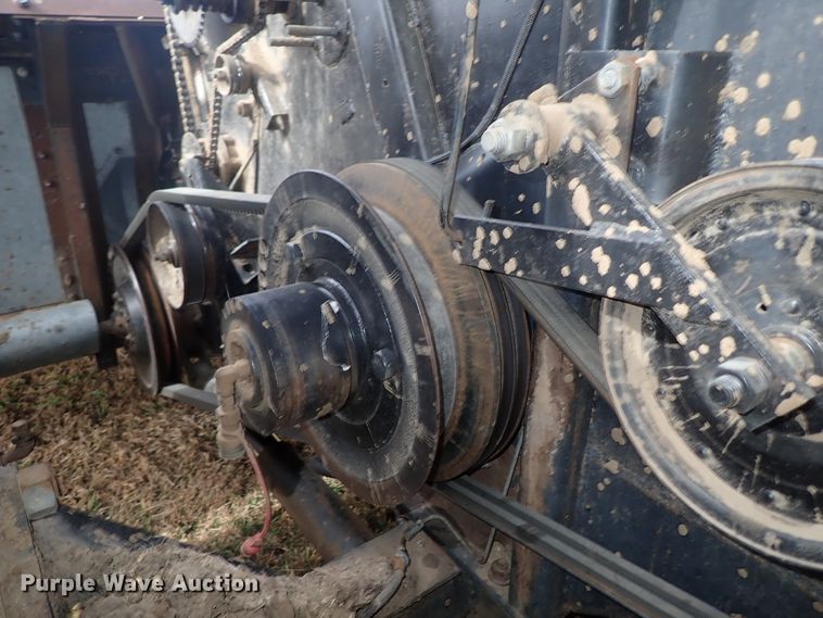 image for item DB7598 Gleaner L2 combine