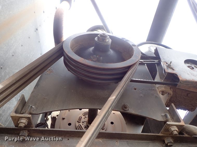 image for item DB7598 Gleaner L2 combine