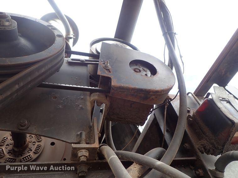 image for item DB7598 Gleaner L2 combine