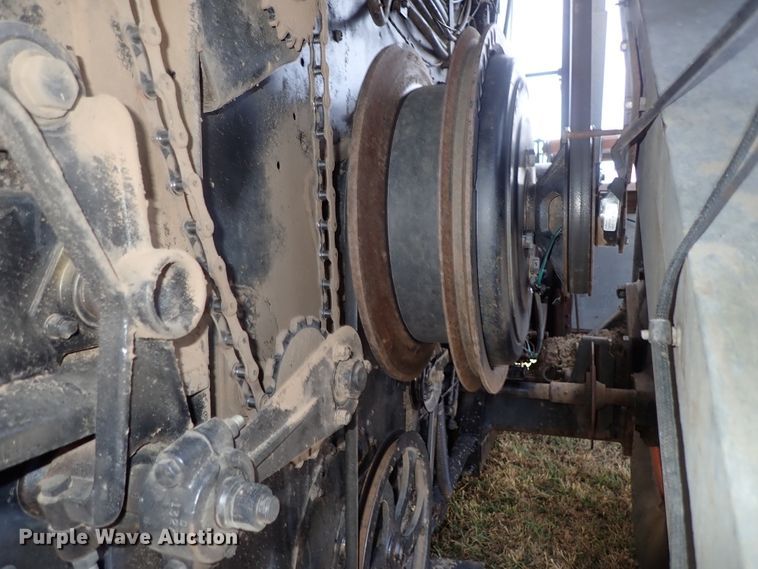 image for item DB7598 Gleaner L2 combine