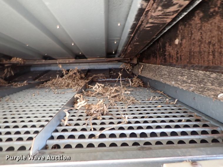 image for item DB7598 Gleaner L2 combine