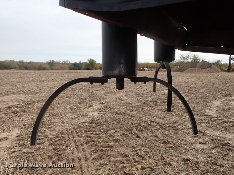 image for item DB7598 Gleaner L2 combine