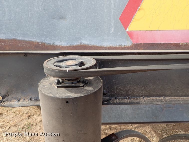 image for item DB7598 Gleaner L2 combine