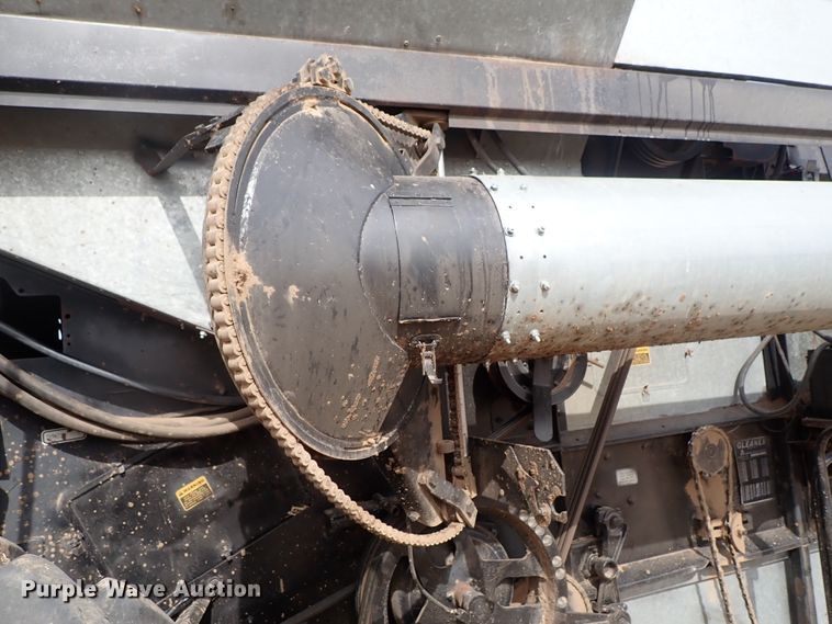 image for item DB7598 Gleaner L2 combine