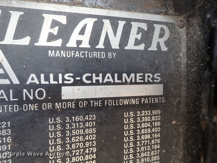 image for item DB7598 Gleaner L2 combine