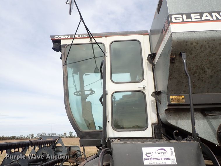 image for item DB7598 Gleaner L2 combine