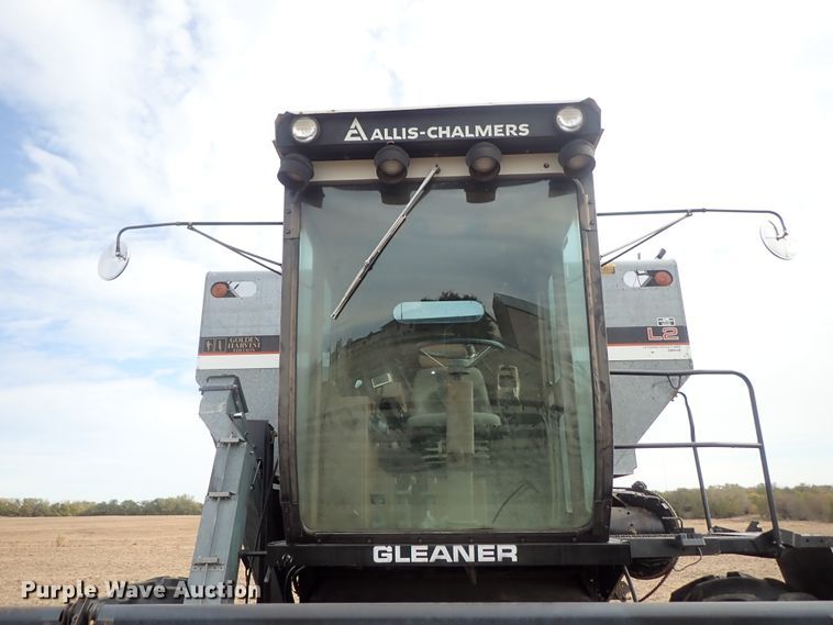 image for item DB7598 Gleaner L2 combine