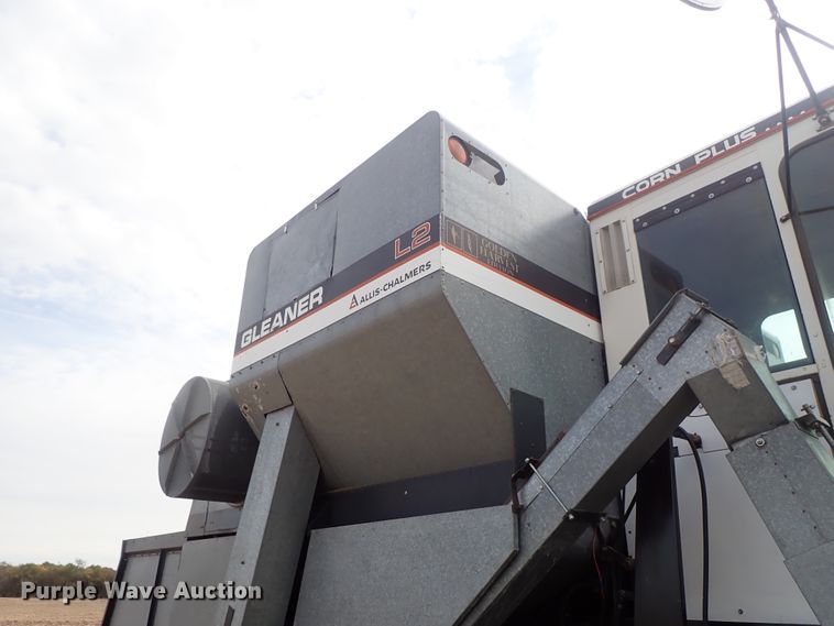 image for item DB7598 Gleaner L2 combine