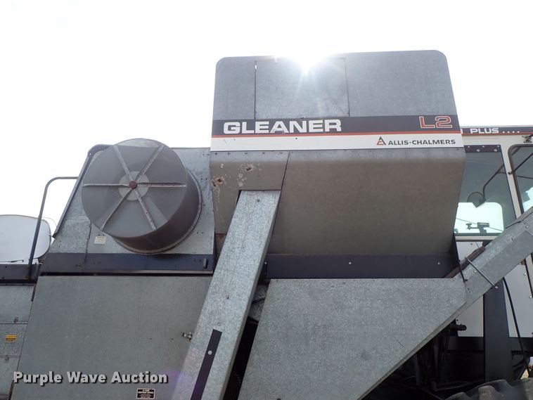 image for item DB7598 Gleaner L2 combine